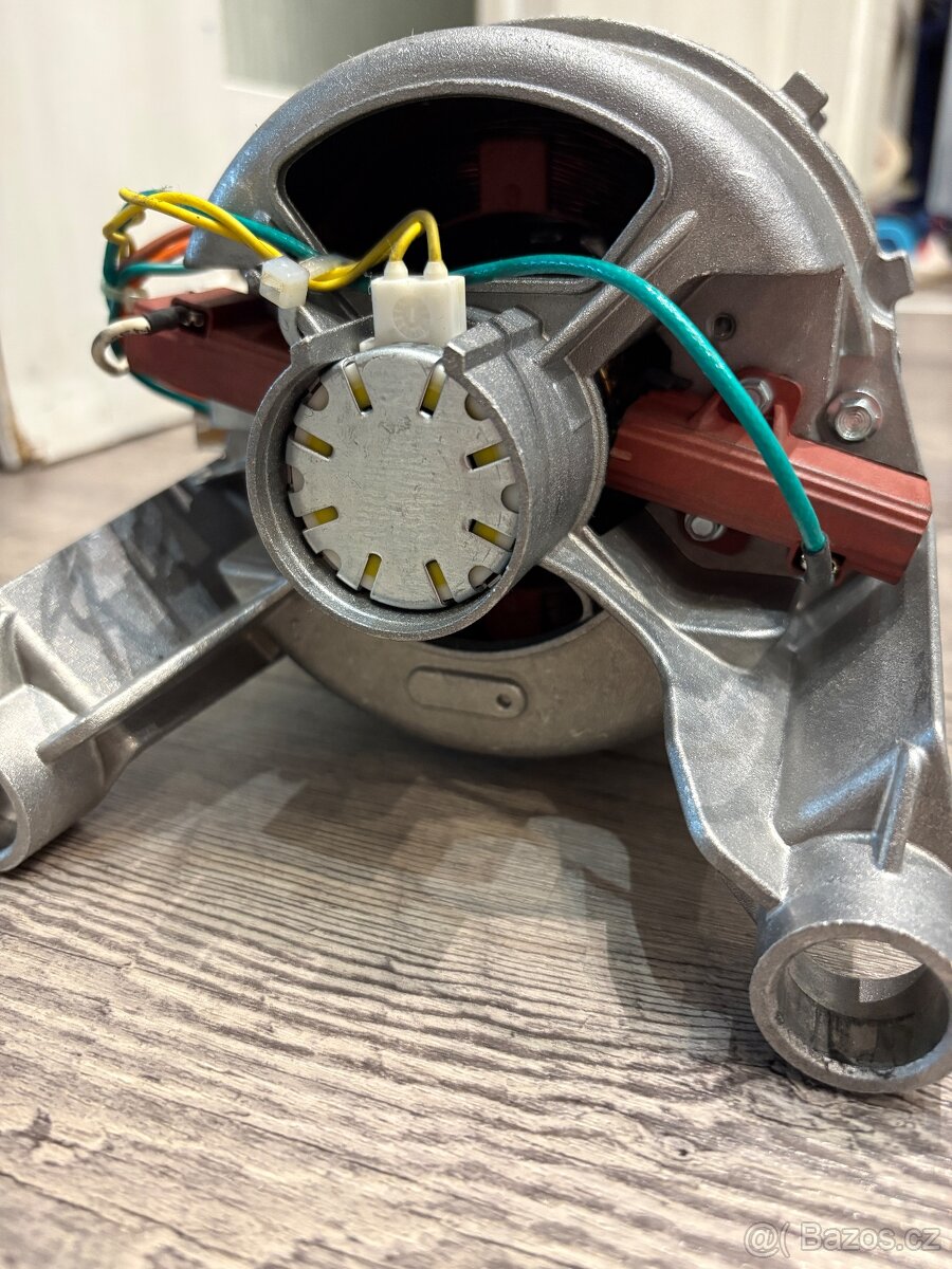 Motor z pracky electrolux - 4