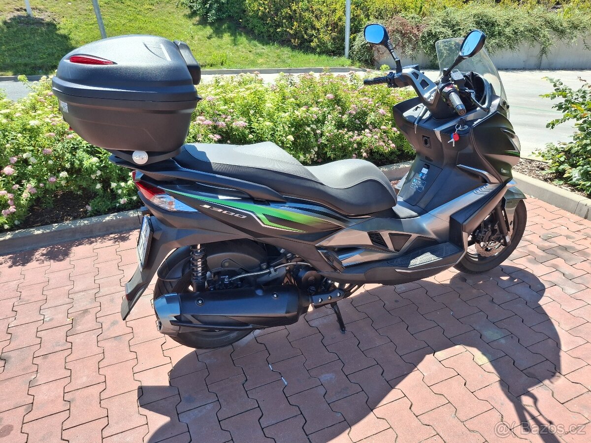 Kawasaki J300 - 4