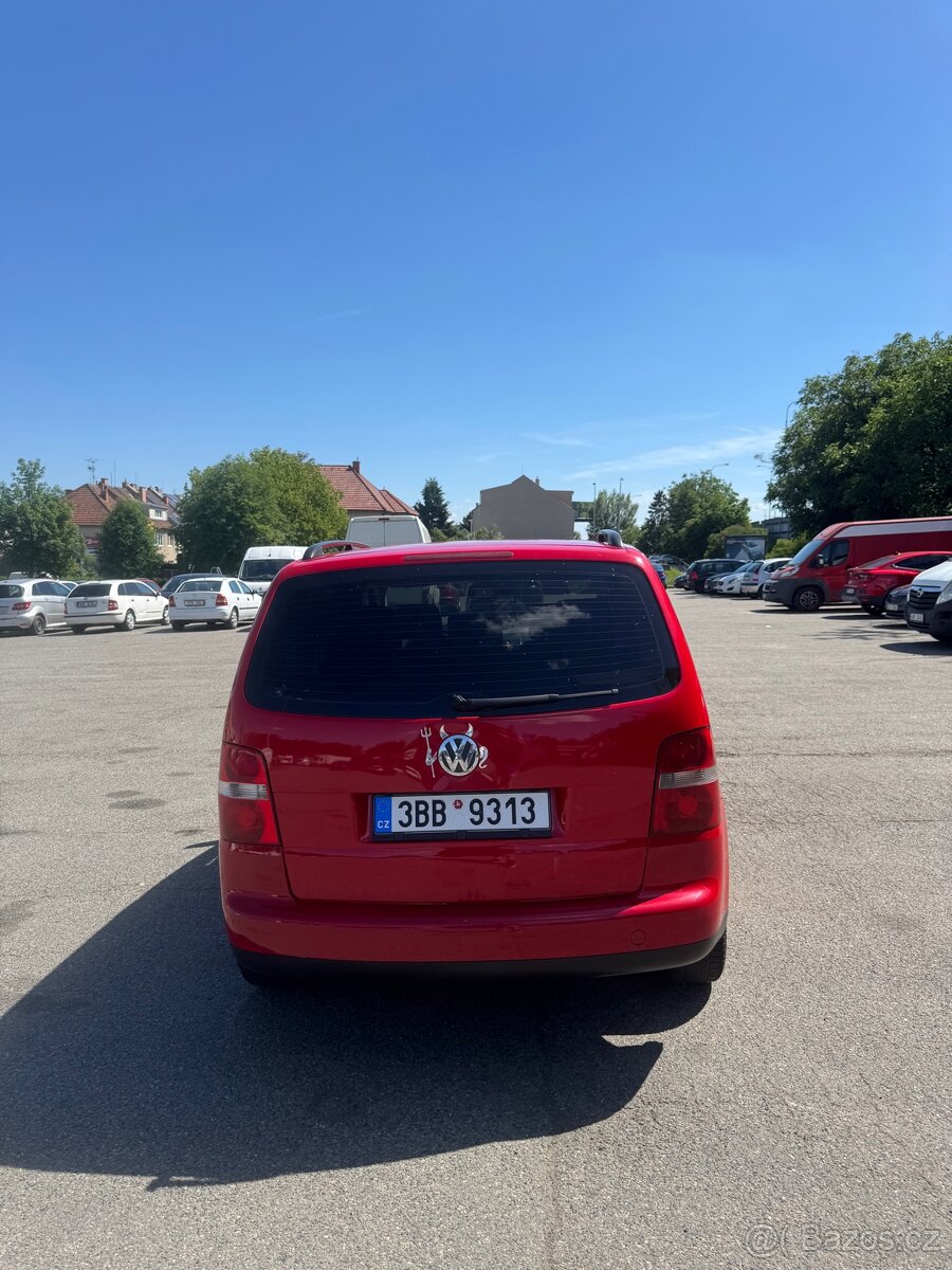 Volkswagen Touran - 4