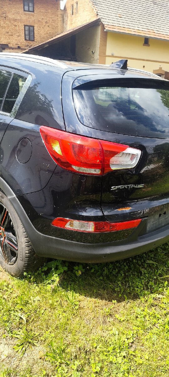 Kia Sportage,4wd 2.0 crdi ,číst celé - 4