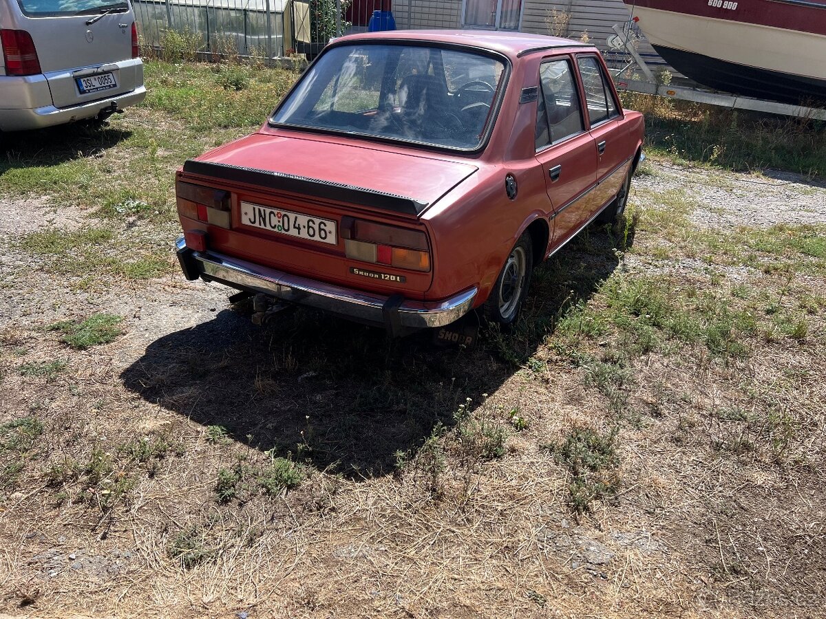 Skoda 120L - 4
