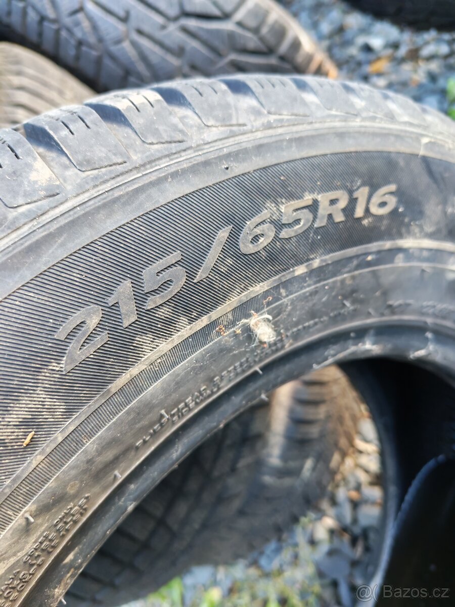 Prodám 2ks zimních pneu 215/65/16 Laufenn - 4