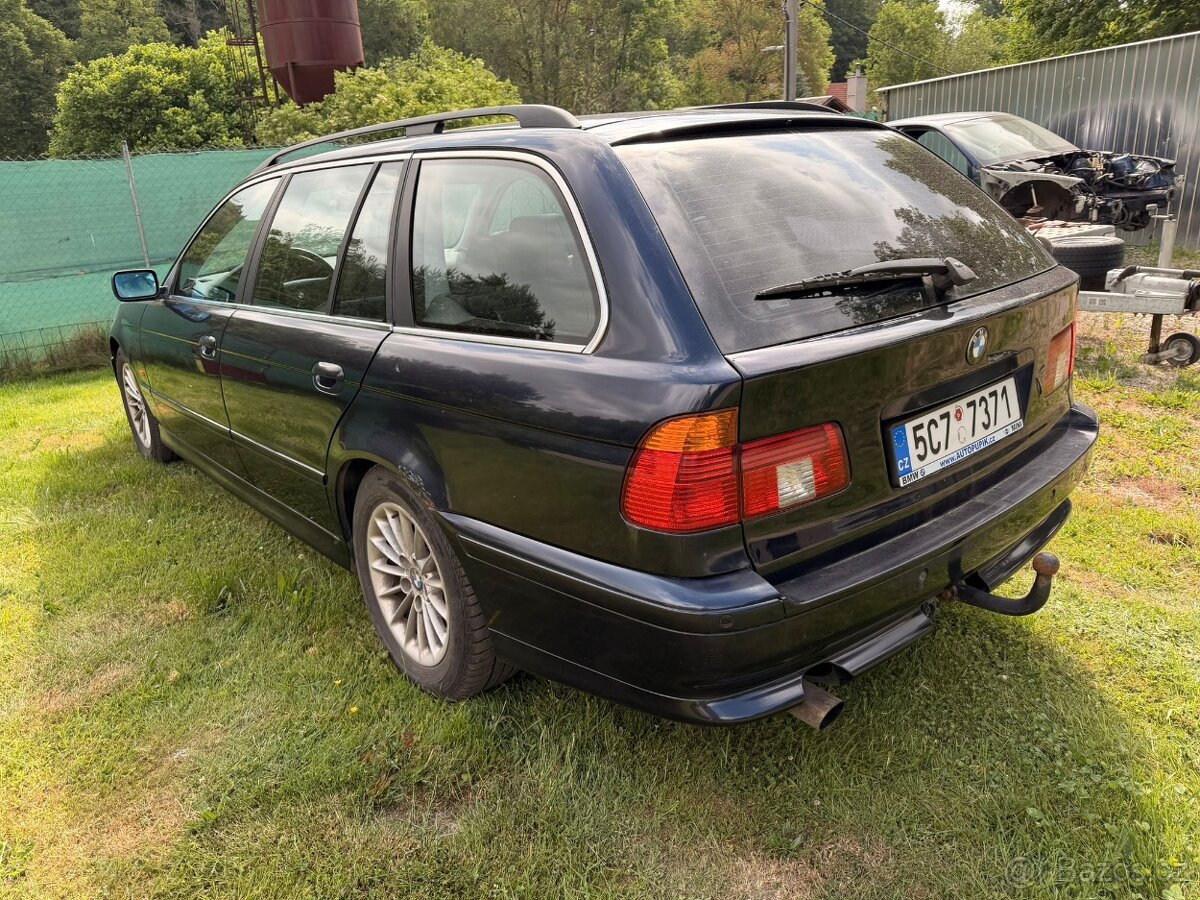 BMW E39 530i Touring Orientblau - 4