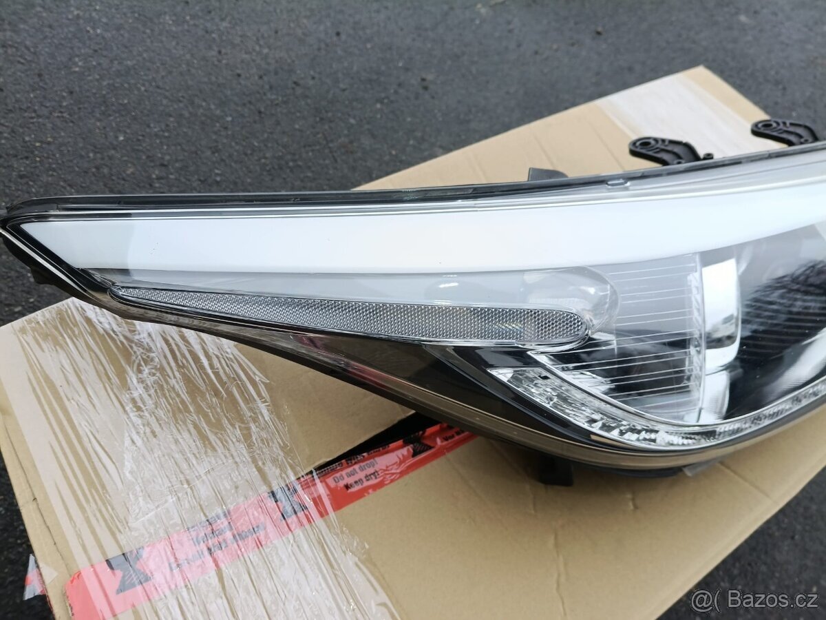Pravé přední světlo KIA CEED 2 II. B22R - 4