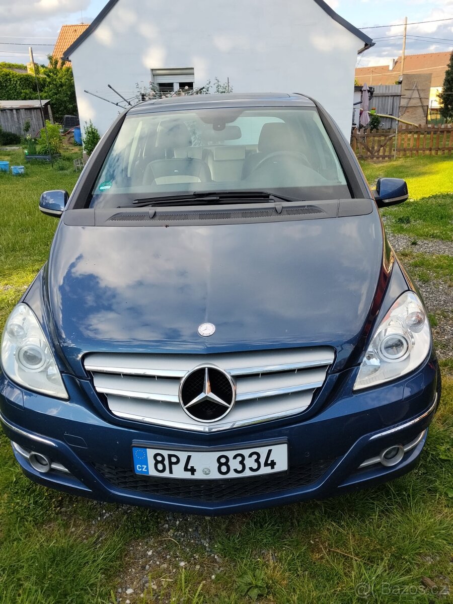 "KRÁSNÝ" Mercedes Benz B200 - 4