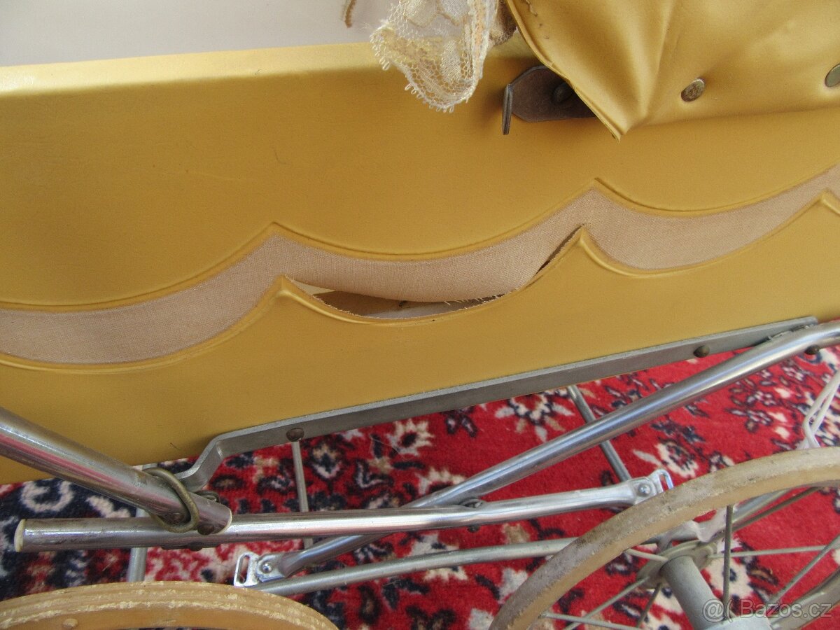 Nabízím historický kočárek pro panenky. Původní stav. Jen c - 4