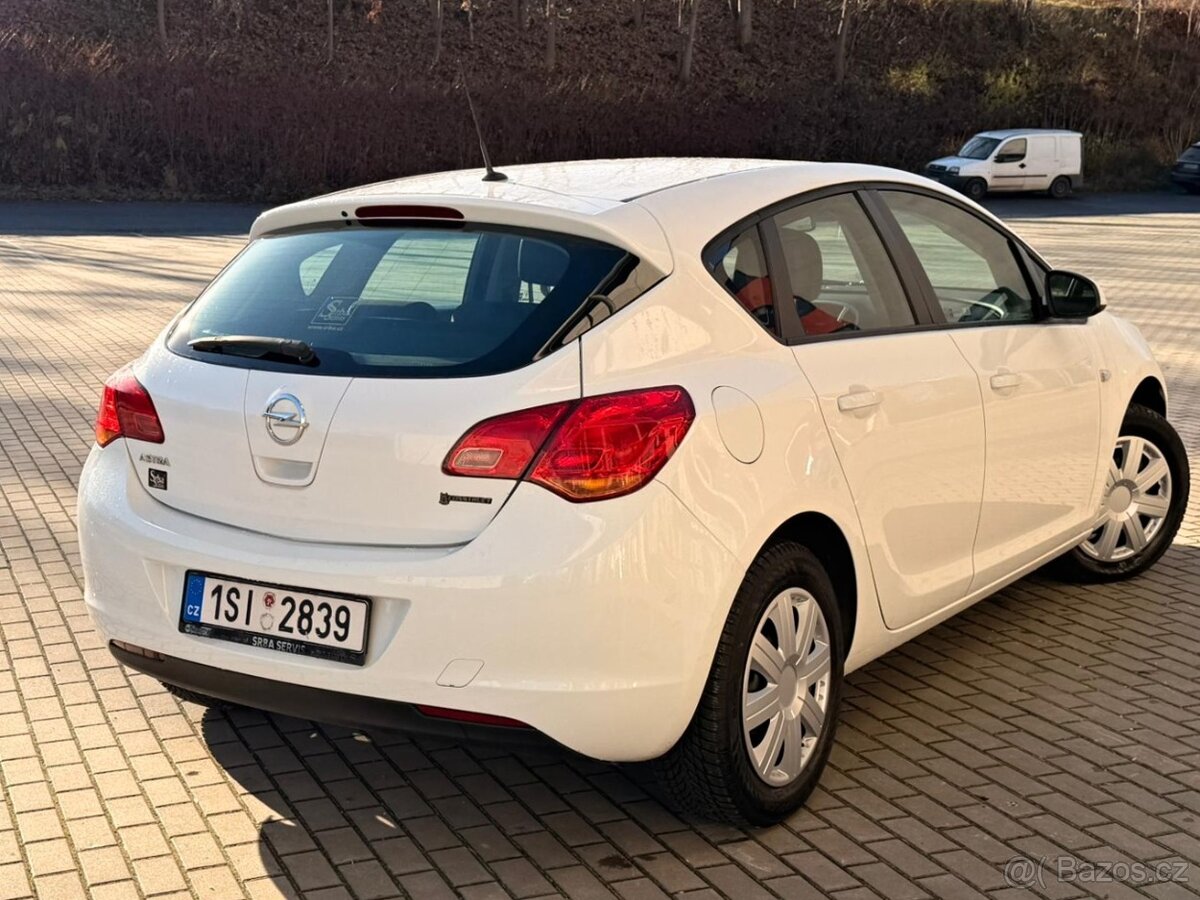 OPEL ASTRA 1.4i 74kW 7/2010 ALU, Klima, Původ ČR, L/Z kola - 4