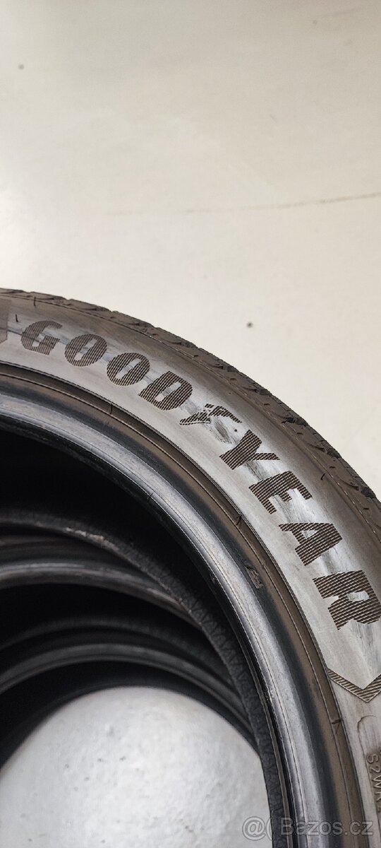 1ks 245/45/18 Goodyear UltraGrip, DOT 4420, 7.5mm. Run Flat. - 4