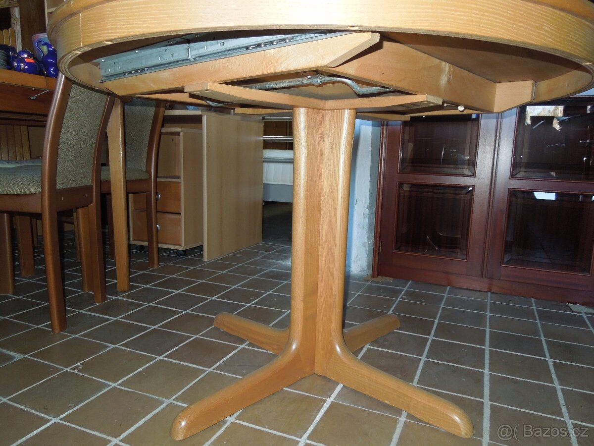 kulatý stůl a 5 židlí - 4