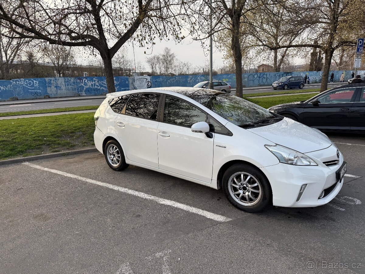 Prius + 7 Seat - 4