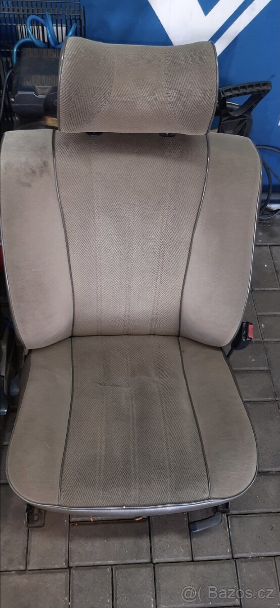 BMW 520i e28 do 30.8. 70000,- - 4