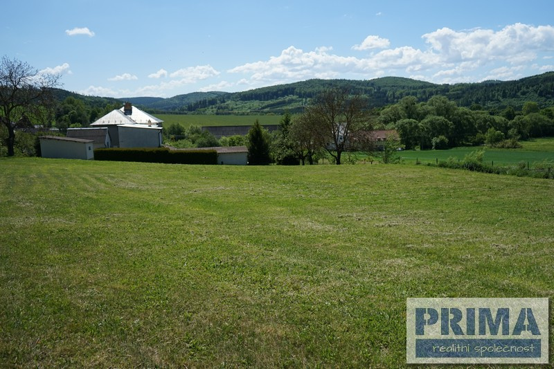 Rovinatý stavební pozemek 1023 m2 na okraji obce Bouzov - 4