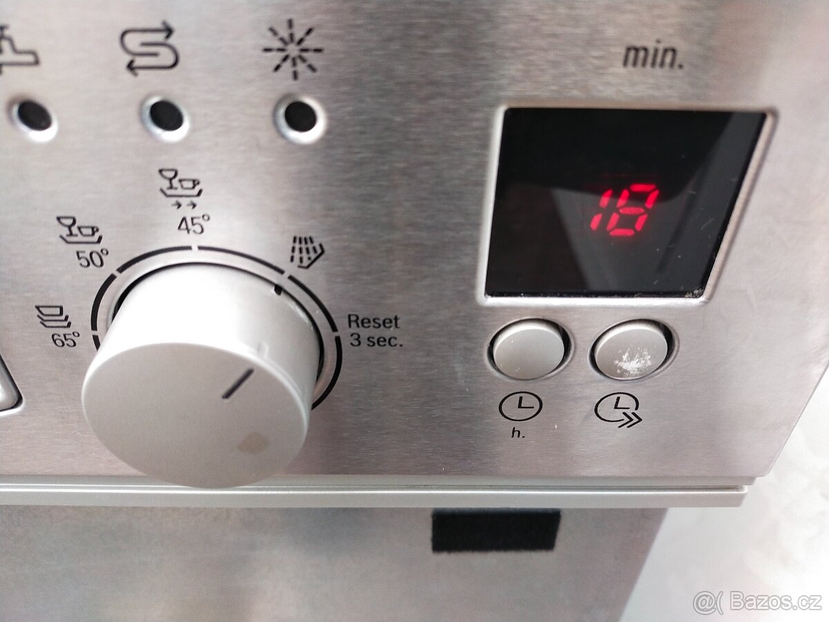 Prodám vestavnou dig.nerezovou mycku zn.BOSCH-45CM-DOVEZU- - 4
