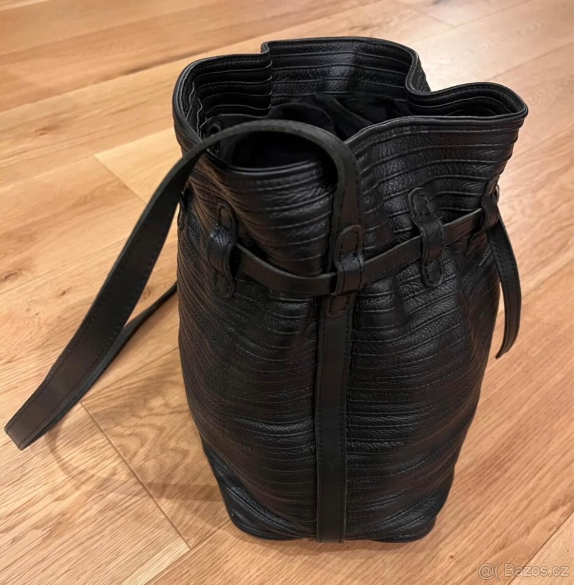 Černá kožená crossbody kabelka značky Majo - 4