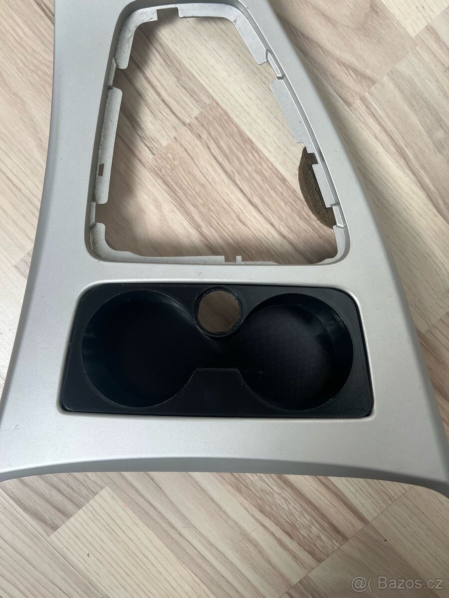 Držák na nápoje BMW E90 / E91 / E92 / E93 s držákem telefonu - 4