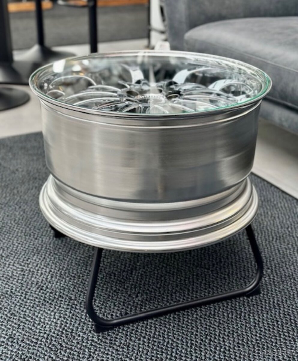 Designový stůl z litého kola - 4