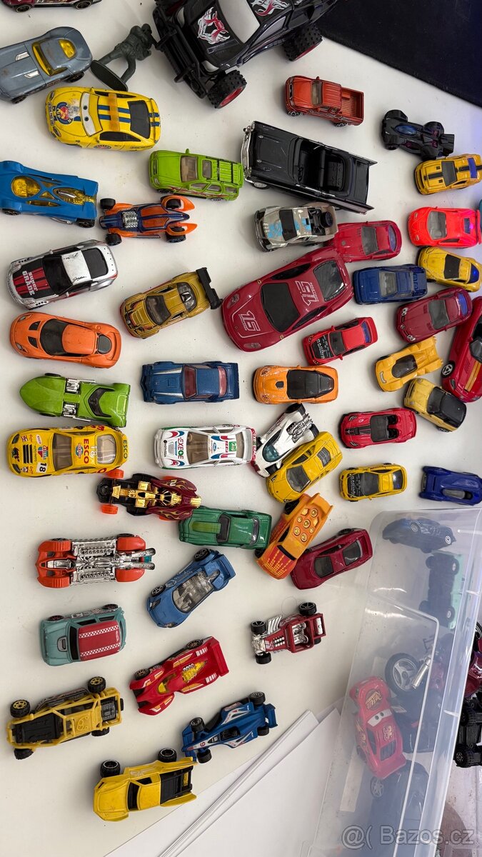 Kolekce hotwheels (a jiných) autíček - 4