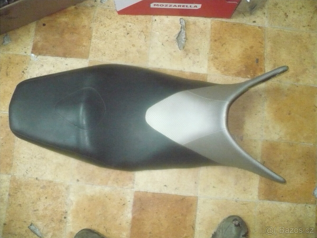 Suzuki GSR 600 r. 07 - díly - 4