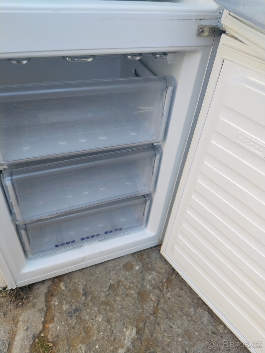 Lednice Whirlpool A+ - 4