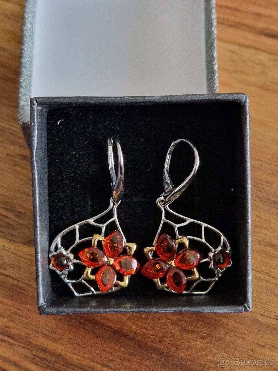 Nádherný nový set náušnic a přívěsku s jantarovými kytičkami - 4
