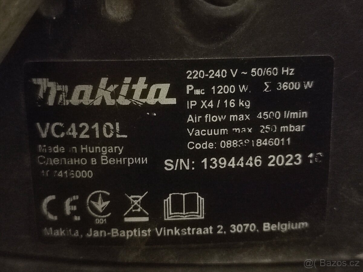 Stavební vysavač Makita s automatickým oklepem ( rok starý ) - 4