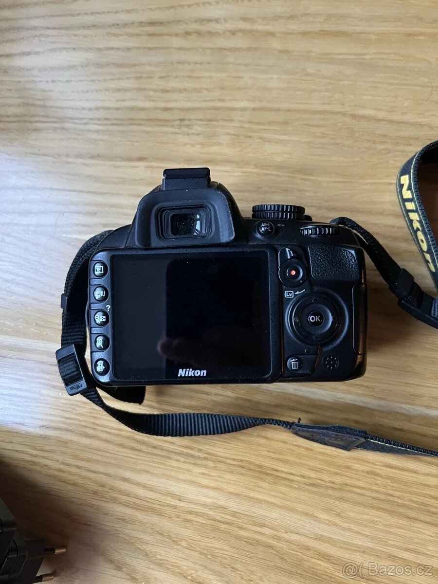 Nikon D3100 tělo a doplňky - 4
