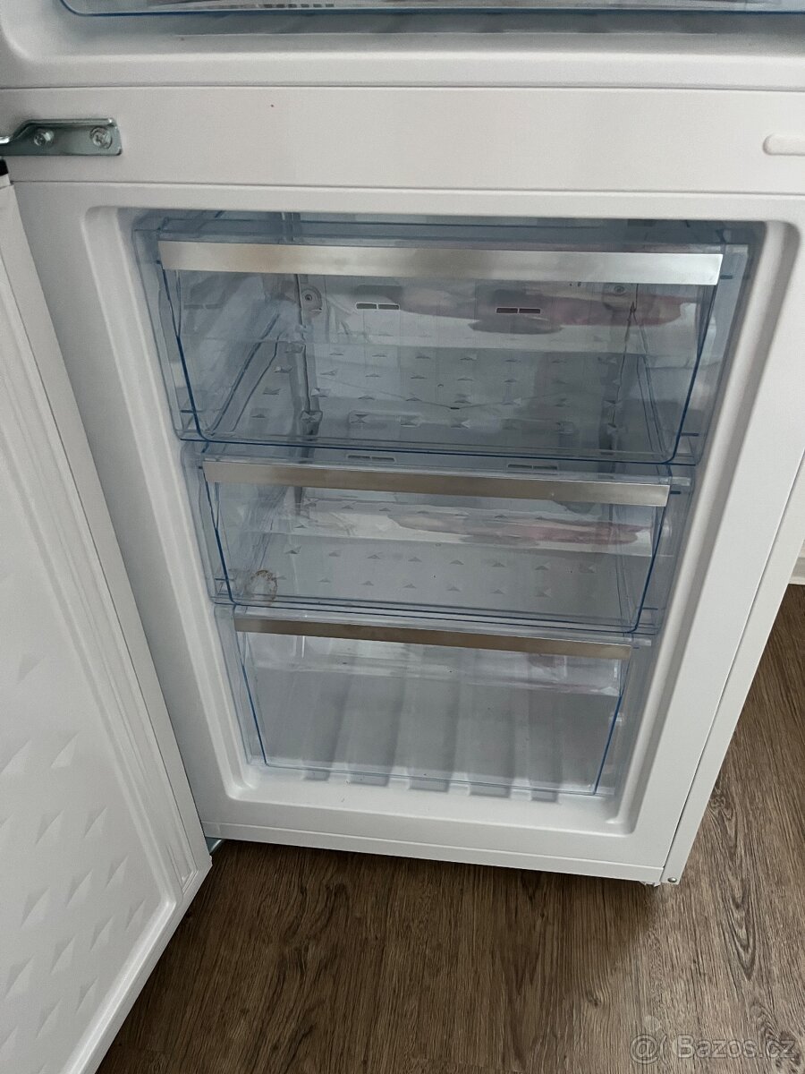 Lednice Amica FK4015T.2FZTWD - 4