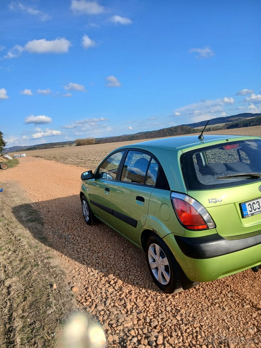 Kia Rio - 4