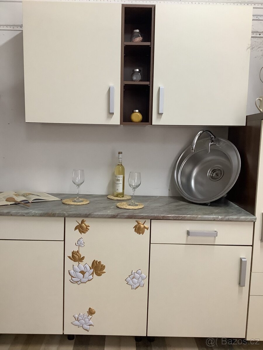 Světlá moderní kuchyně IRMA - 4