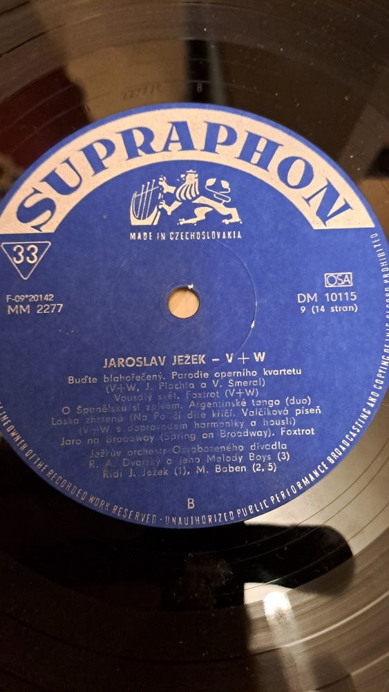 DESKY OSVOBOZENÉ DIVADLO VOSKOVEC A WERICH - 4