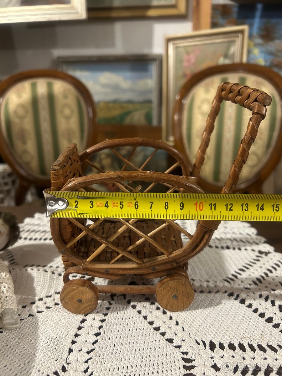 Malá Starožitná panenka s kočárkem - 4