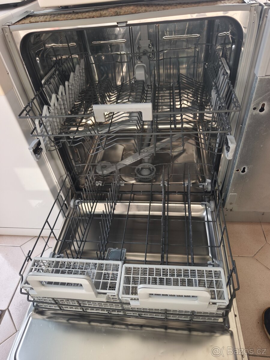 Vestavná myčka Whirlpool ADG 6240/1, A++, 13sad, nerez panel - 4