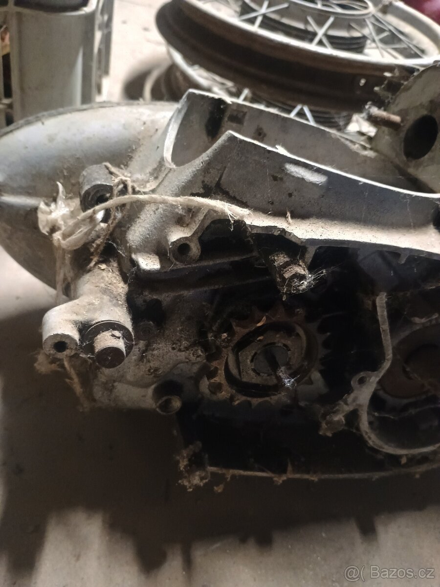 Jawa 250/353 motor - 4