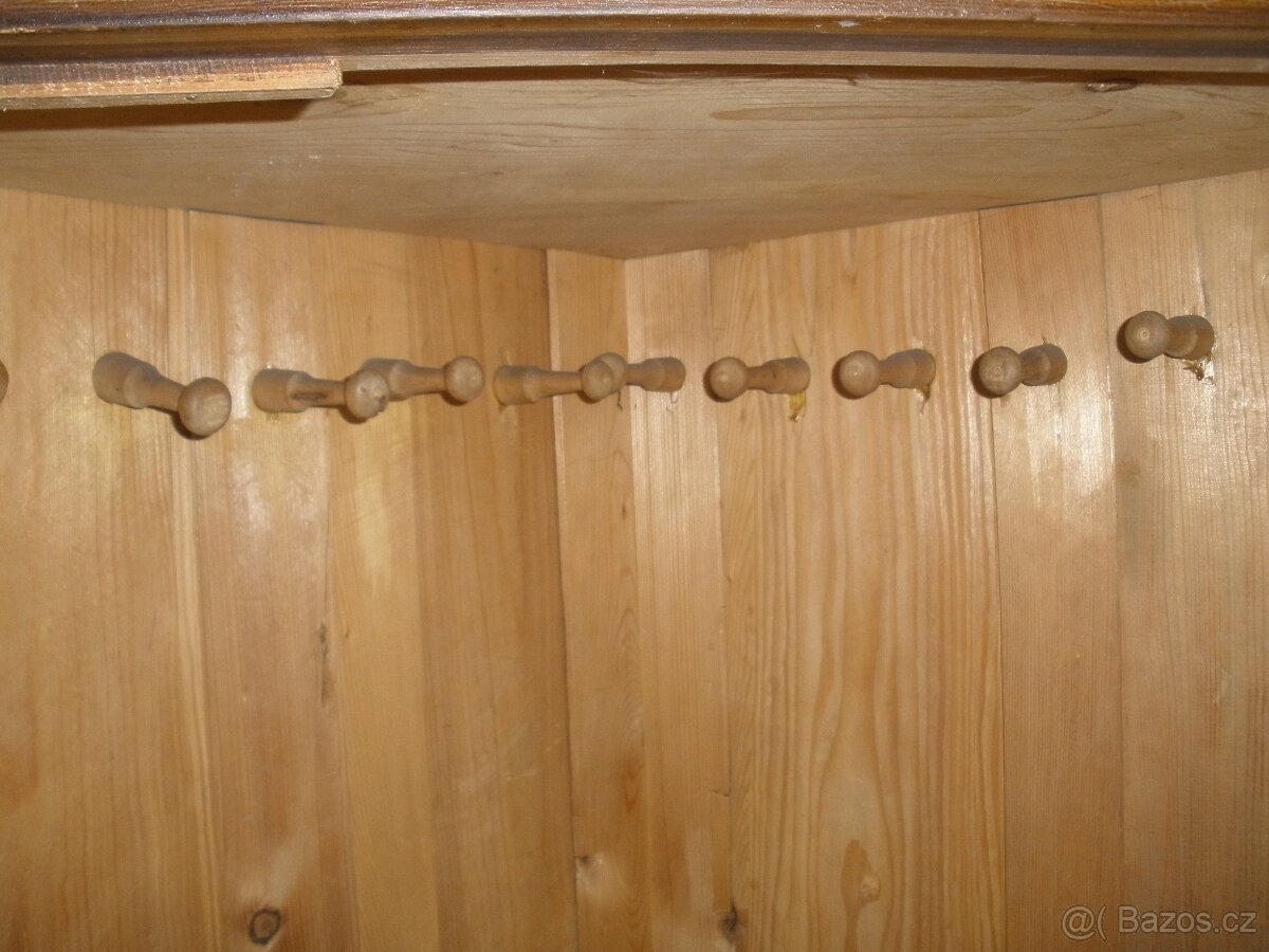 Starožitná rohová skříń - 4