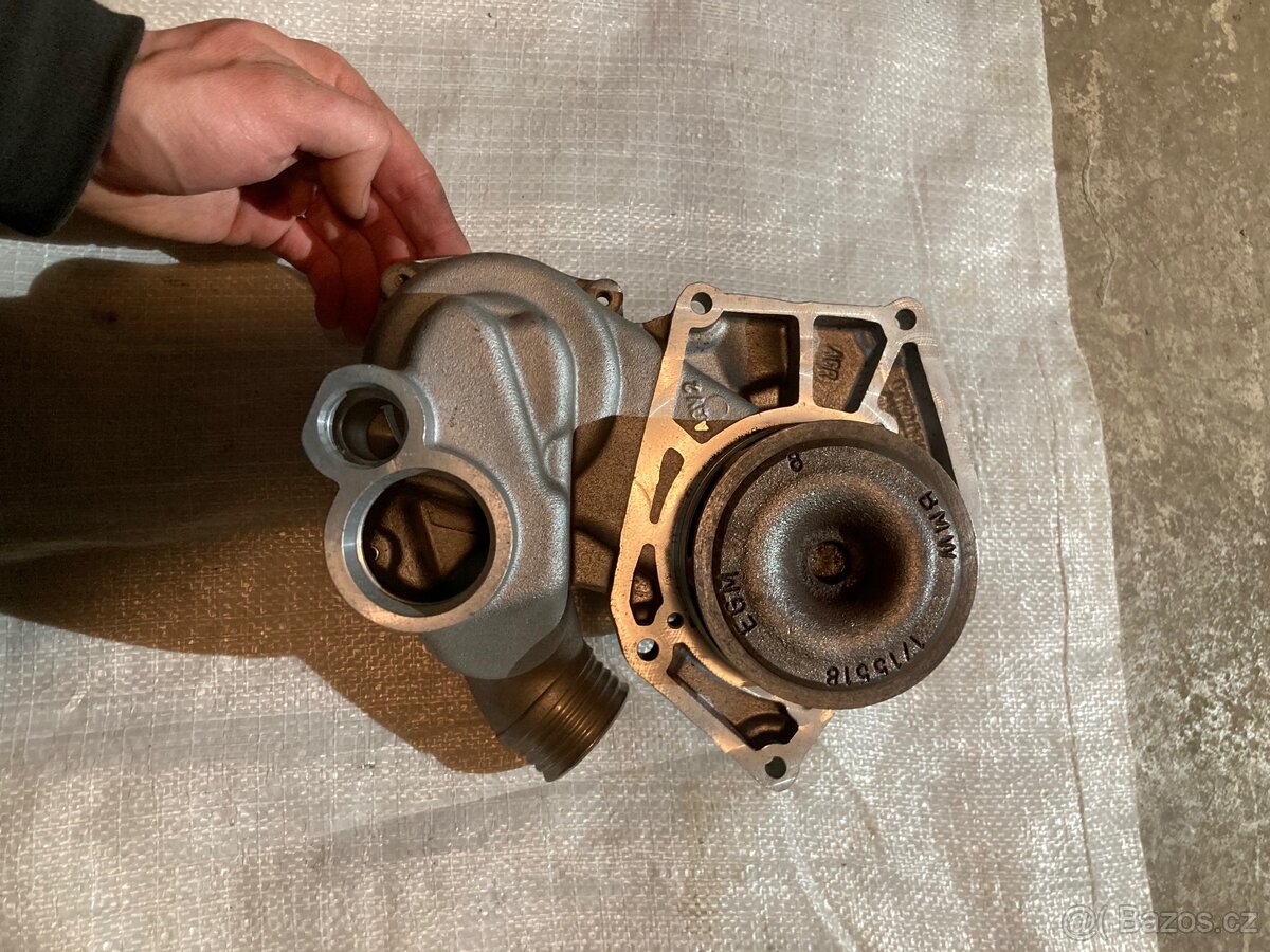 Vodní pumpa bmw e32/31 - 4