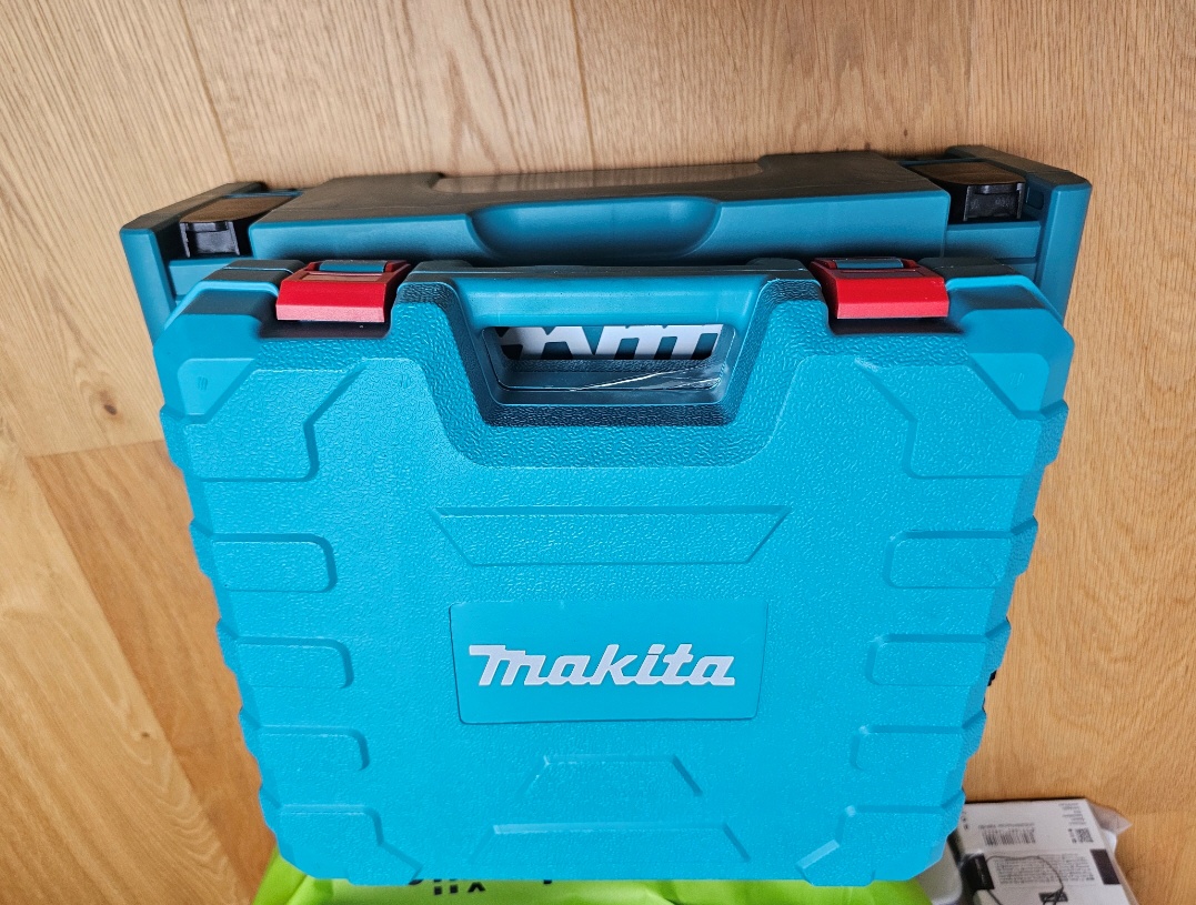 Aku vrtačka/šroubovák 18V (set, kufr, 2×4Ah aku, nabij, bity - 4