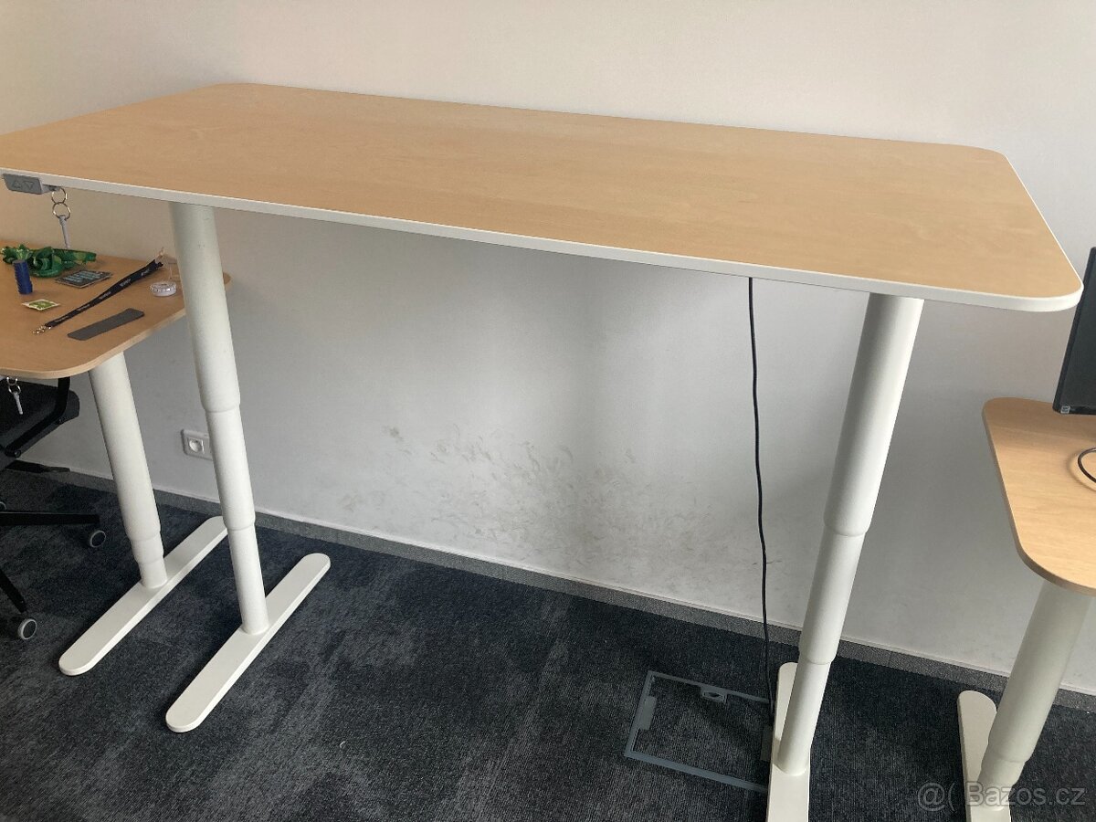 IKEA polohovatelný kancelářský stůl BEKANT rovný - 4