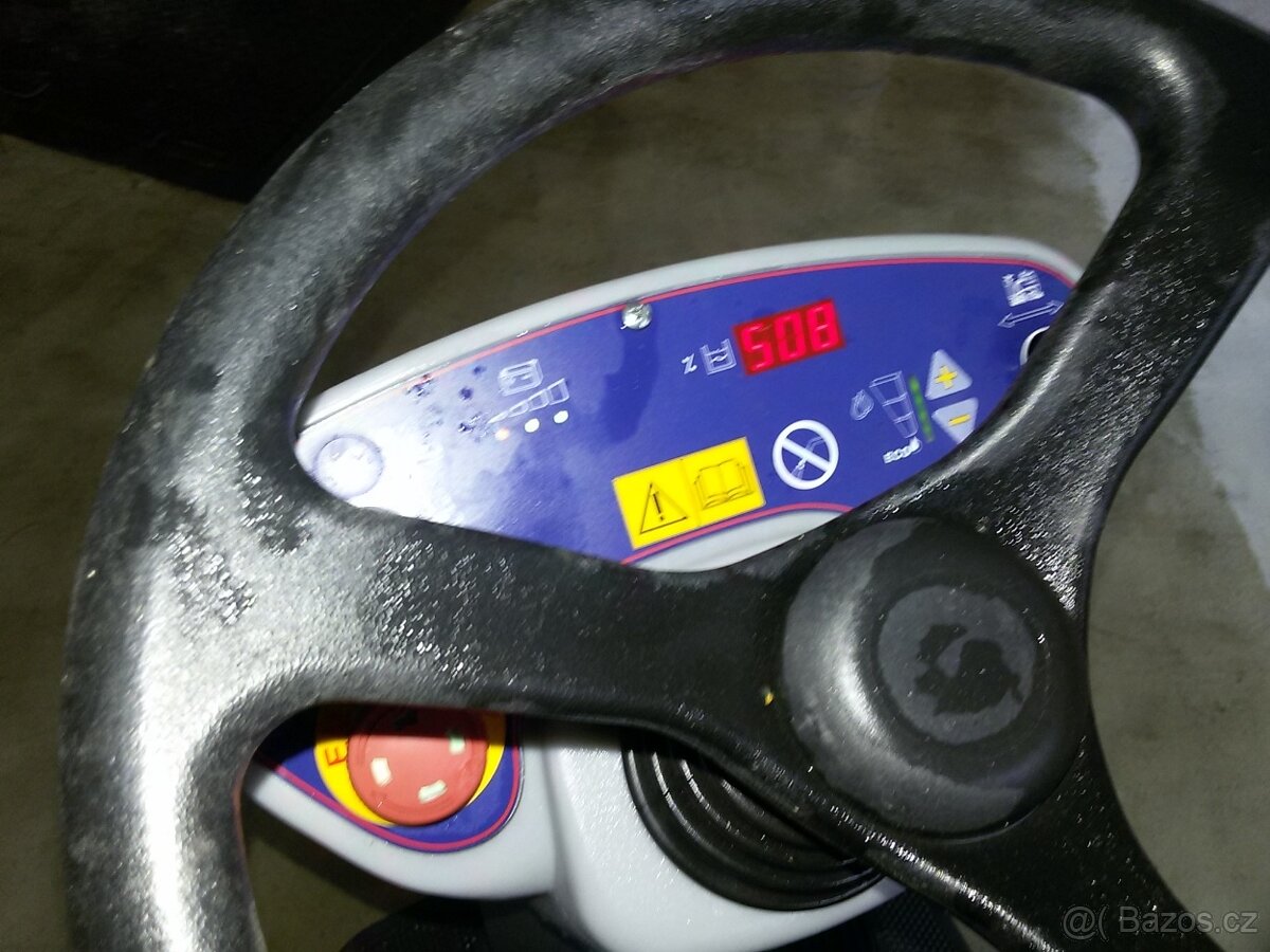 Podlahový mycí stroj Nilfisk BR 601 se sedící obsluhou - 4