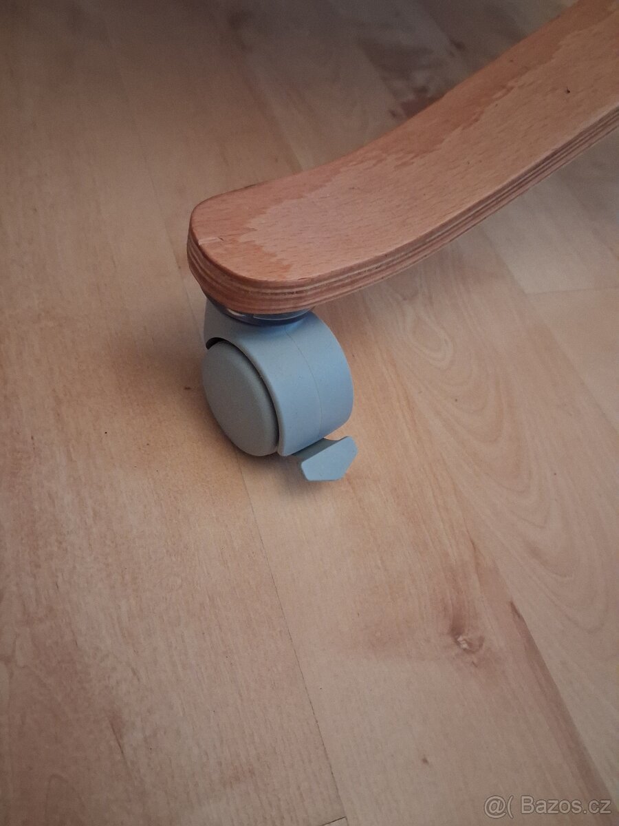 Přísuvná postýlka na kolečkách - 4