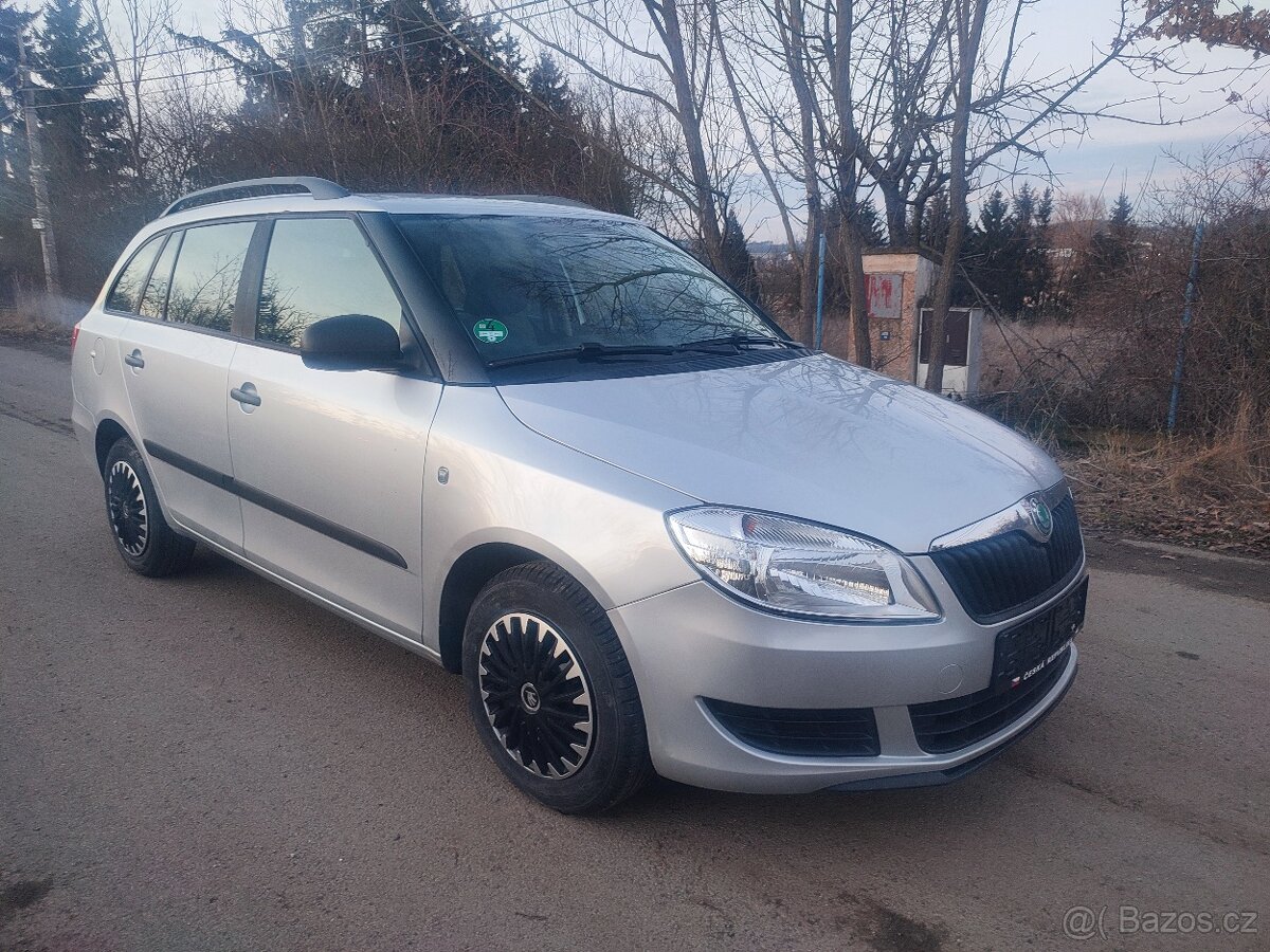 2011 facelift Škoda Fabia combi 1.4i 16V 63 kW - 4