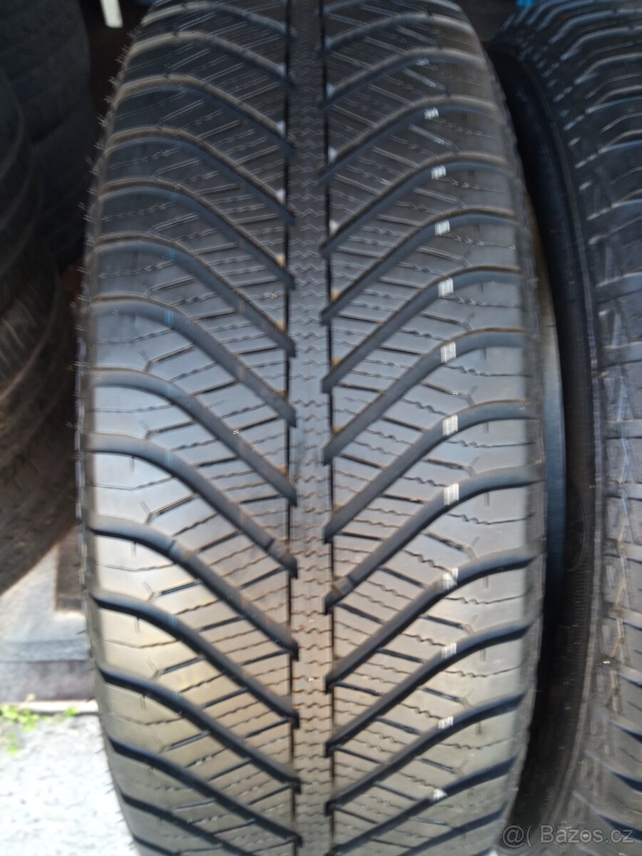 CELOROCNI PNEU 215/60/17 GOODYEAR - 4