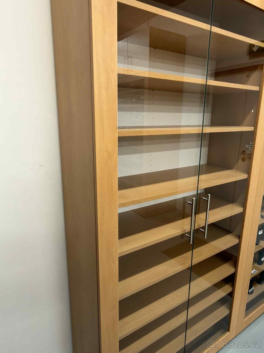Prodám krásnou vitrínu dekor dub - 4