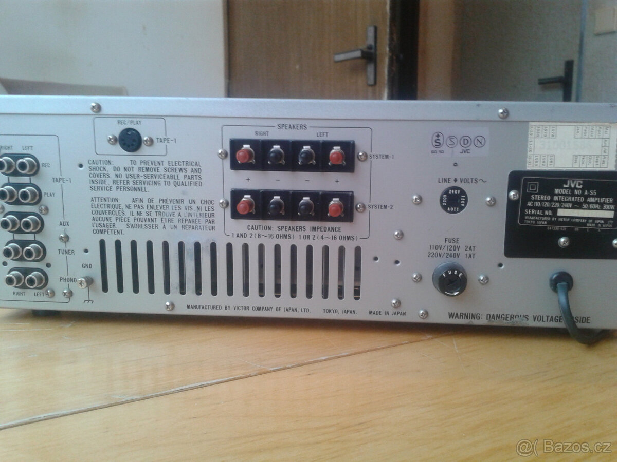 Zesilovač JVC - 4