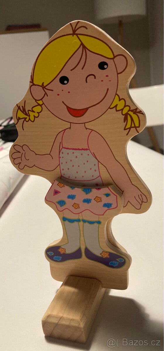 Magnetická dřevěná panenka skládačka oblíkací - 4
