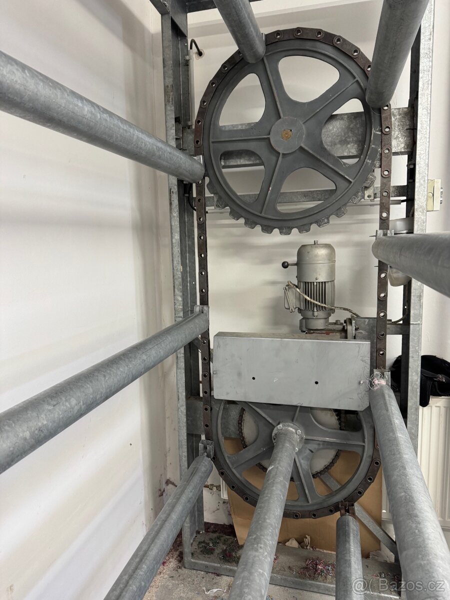 Pater noster-stojan na koberce - 4