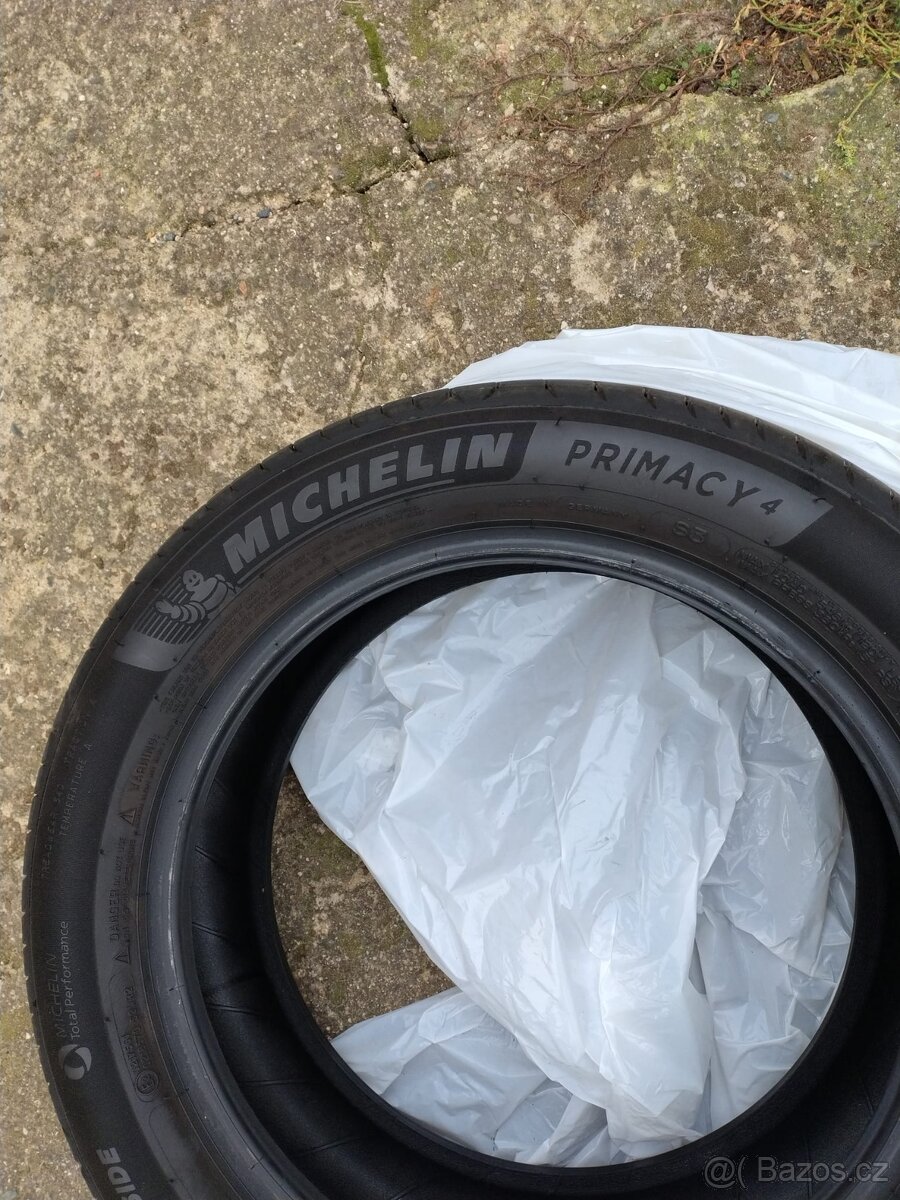 Prodám pneu MICHELIN - 4