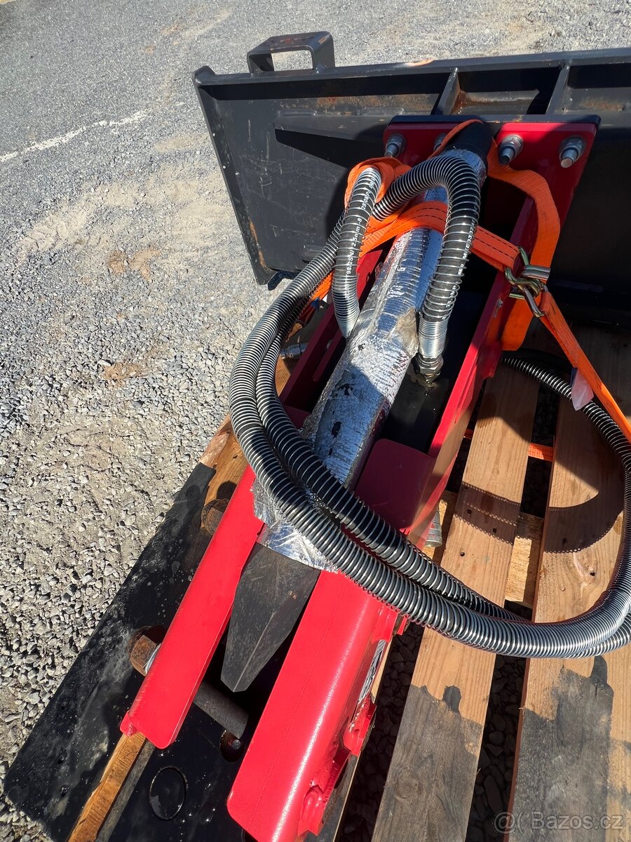 Hydraulické kladivo Raytree RMH680 na Smykový nakladač - 4