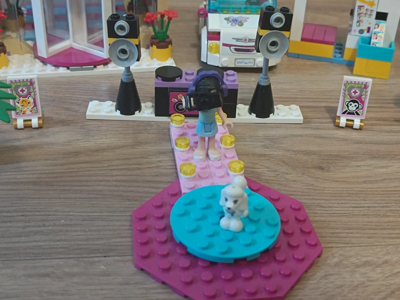 LEGO Friends 41058 Obchodní zóna Heartlake - 4