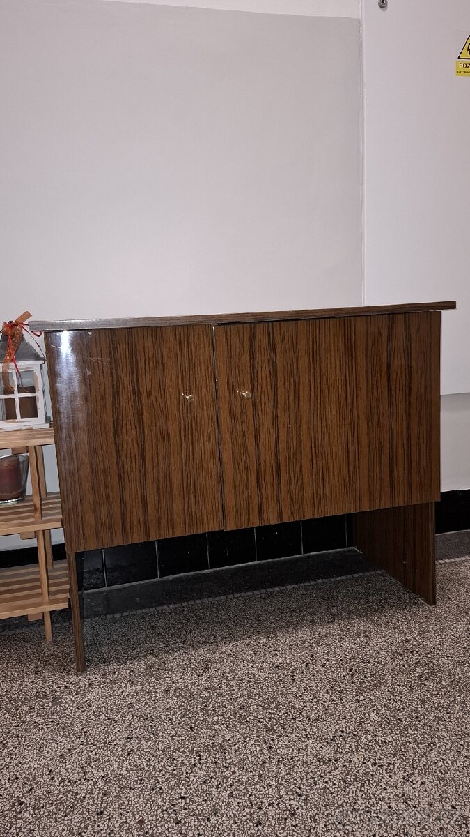 Prodej skříňového šicího stroje Veritas - 4