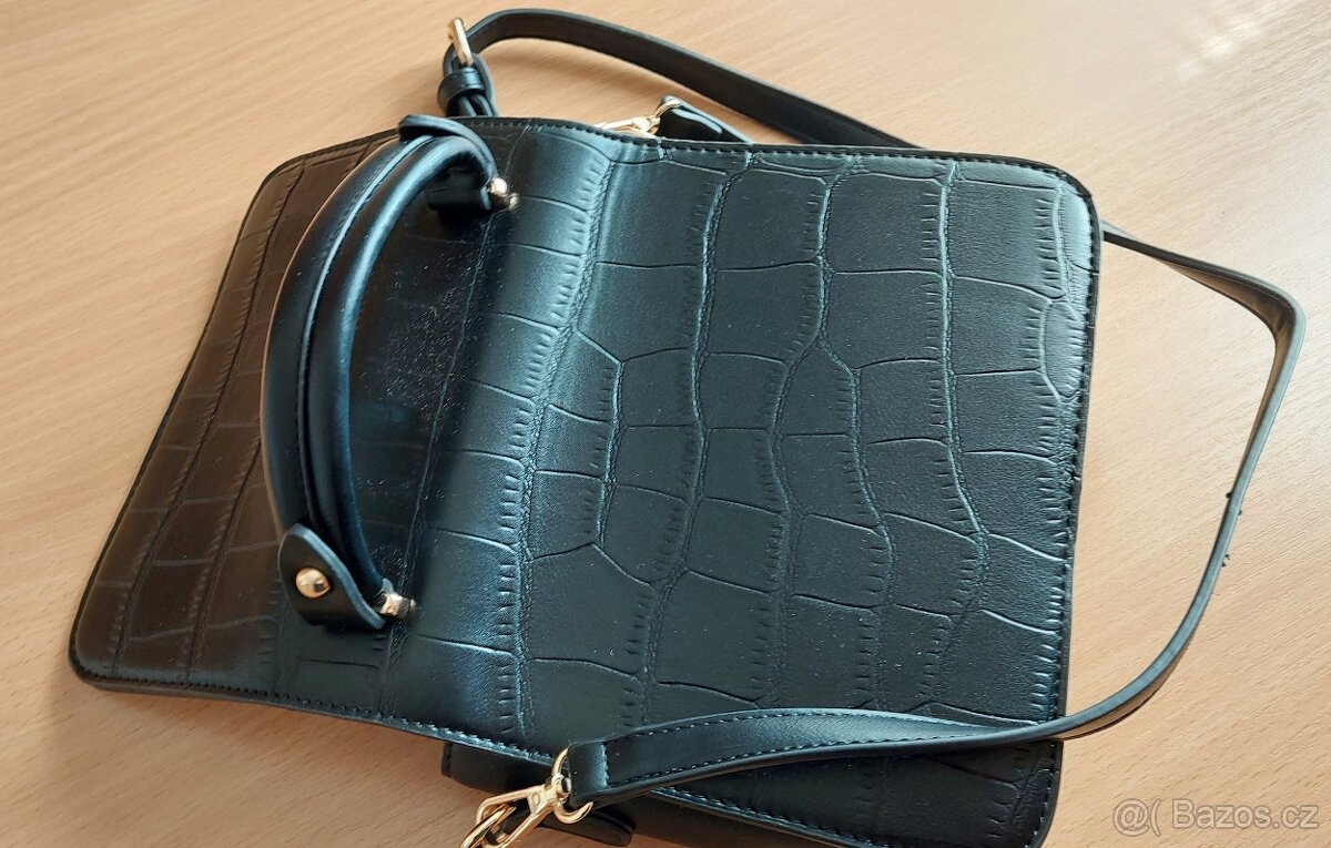 Prodám menší černou kabelku - 4